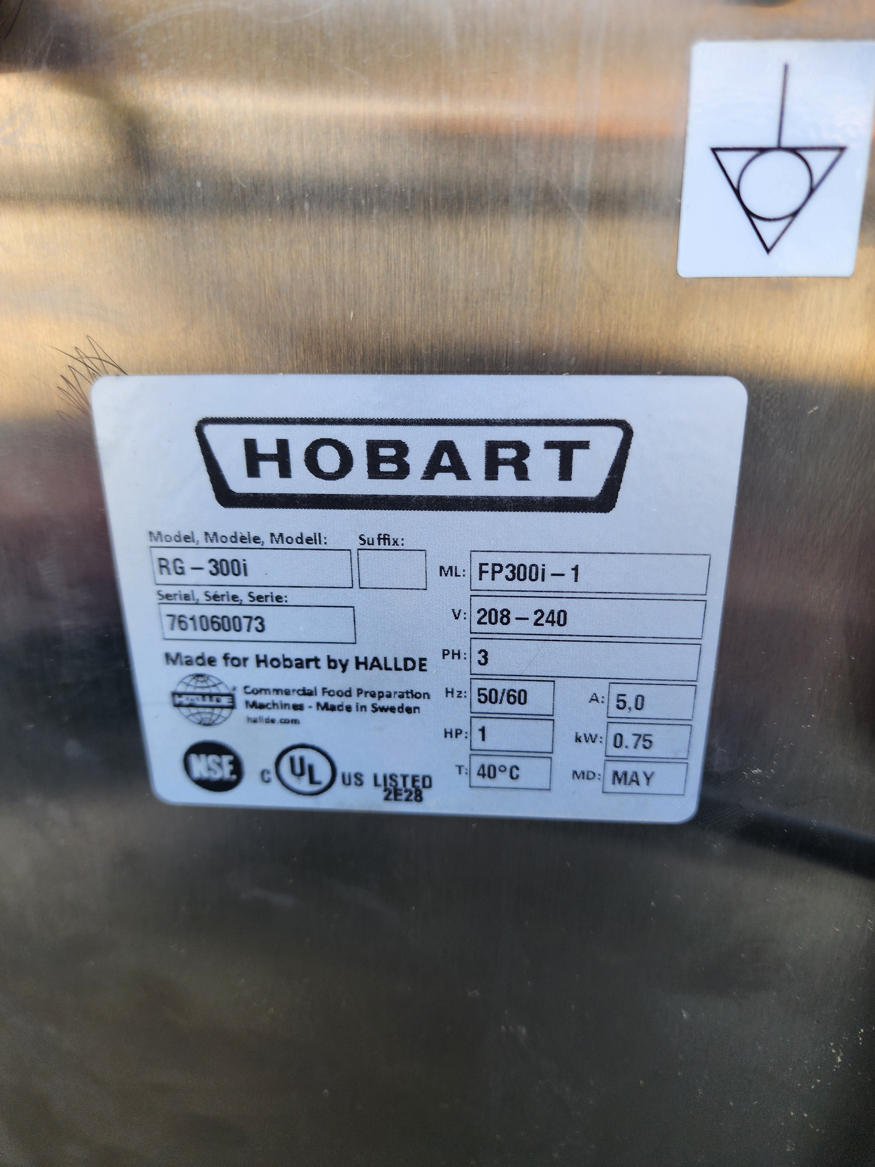 Used Hobart FP300i-1 continuous feed food processor. Processes up to 88 lb/min. 208-240V 3 phase. Fully tested, ready to ship.
