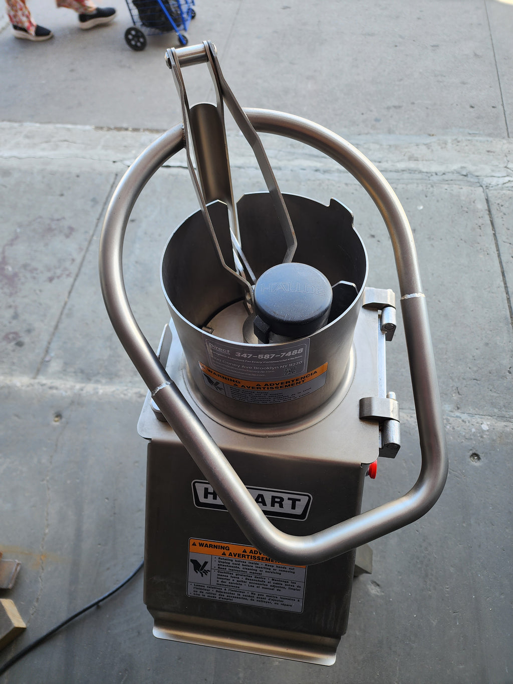 Used Hobart FP300i-1 continuous feed food processor. Processes up to 88 lb/min. 208-240V 3 phase. Fully tested, ready to ship.