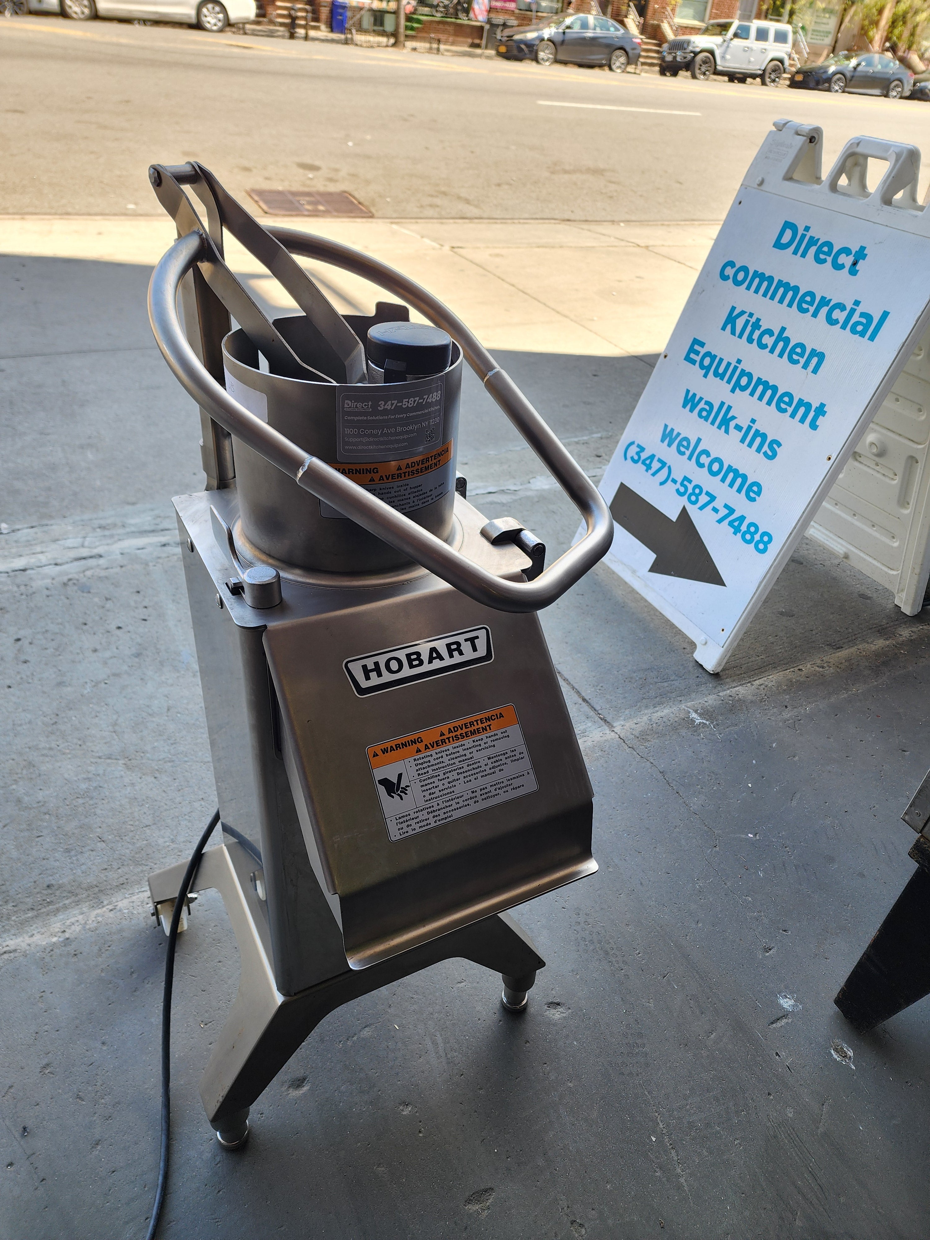 Used Hobart FP300i-1 continuous feed food processor. Processes up to 88 lb/min. 208-240V 3 phase. Fully tested, ready to ship.
