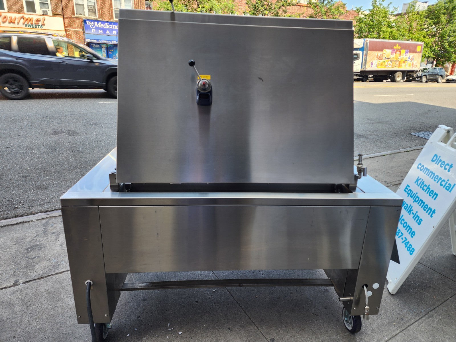 NEW Electrolux Professional 587028 45 gal. Tilting Electric Pressure Braising Pan