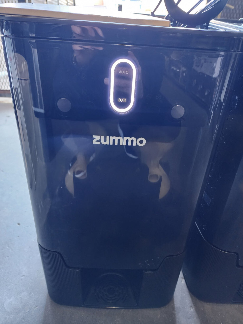 Zummo Viva Z25-BL Midnight Black Commercial Juicer -10 Fruits Minute - 120V #343