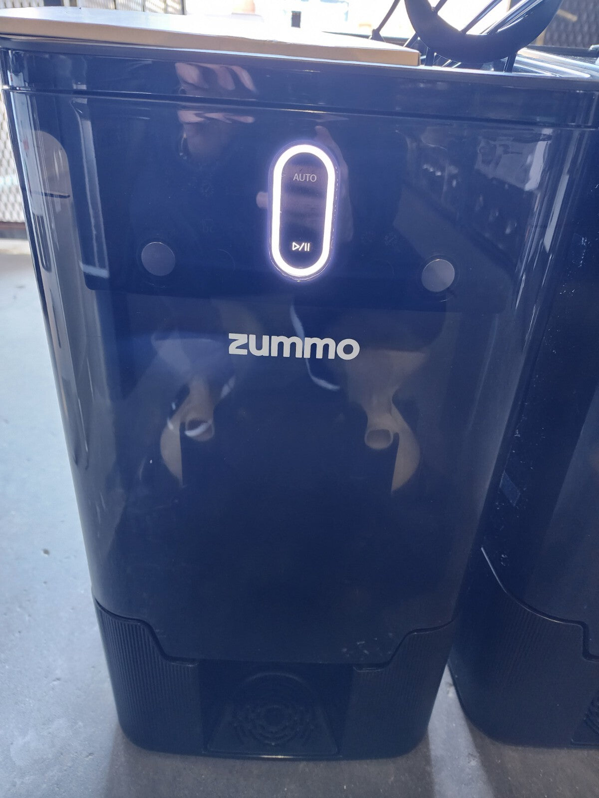 Zummo Viva Z25-BL Midnight Black Commercial Juicer -10 Fruits Minute - 120V #343