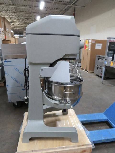 Globe SP40 40 Qt. Planetary Floor Mixer with Guard & Standard Accessories - 208V Brand New