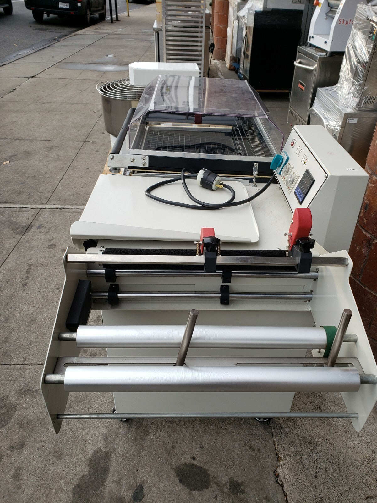 Shrink FM-5540 Wrapping System with Film Dispenser and Sealer