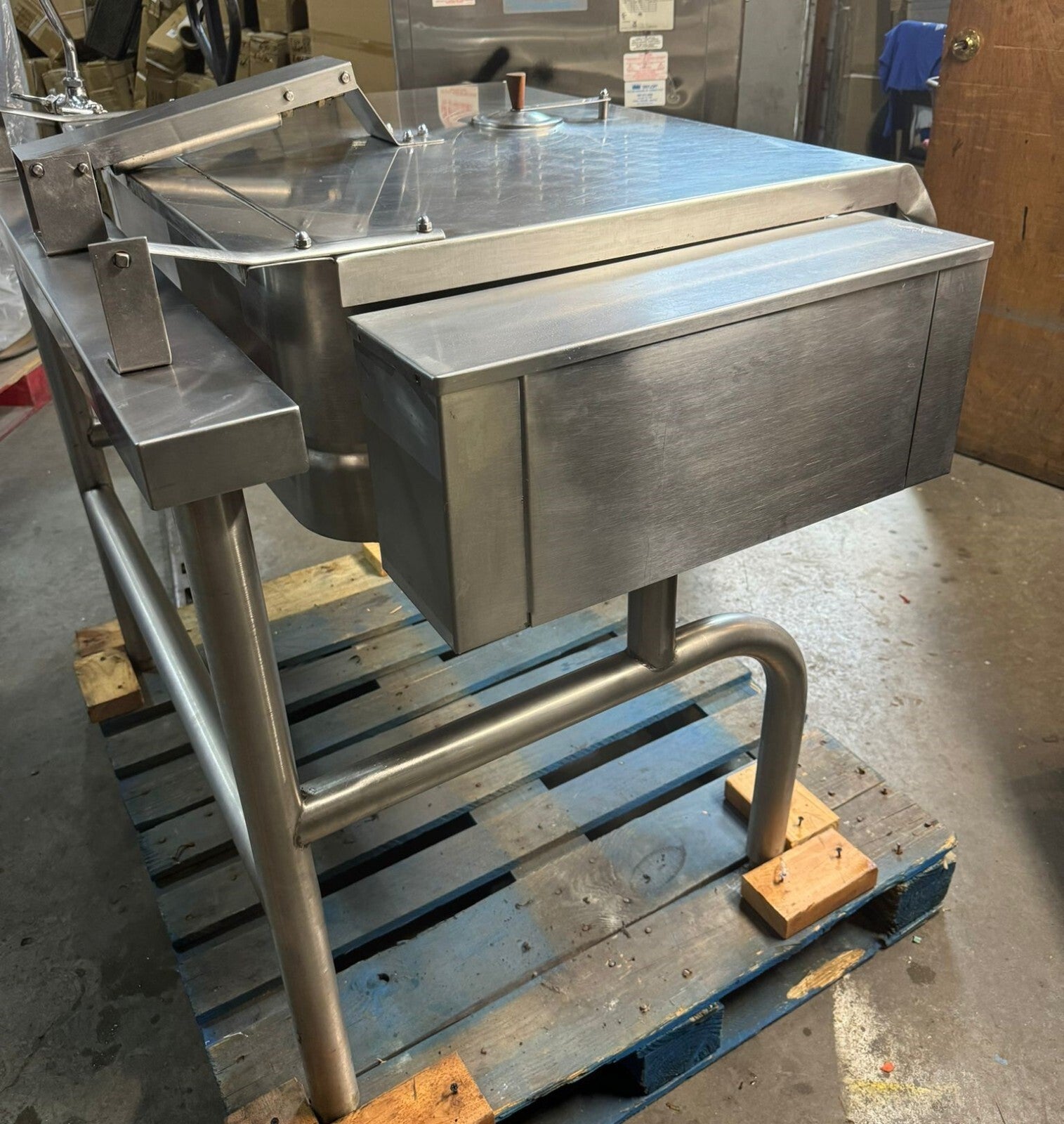 Groen FPC-3 Braising Pan 30 Gallon Tilting Skillet - 3 Phase Electric 240 Voltag