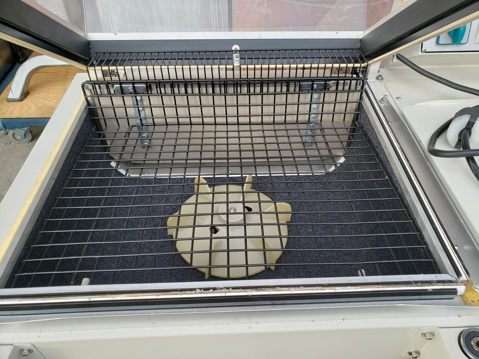 Shrink FM-5540 Wrapping System with Film Dispenser and Sealer