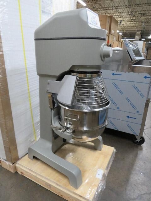 Globe SP40 40 Qt. Planetary Floor Mixer with Guard & Standard Accessories - 208V Brand New