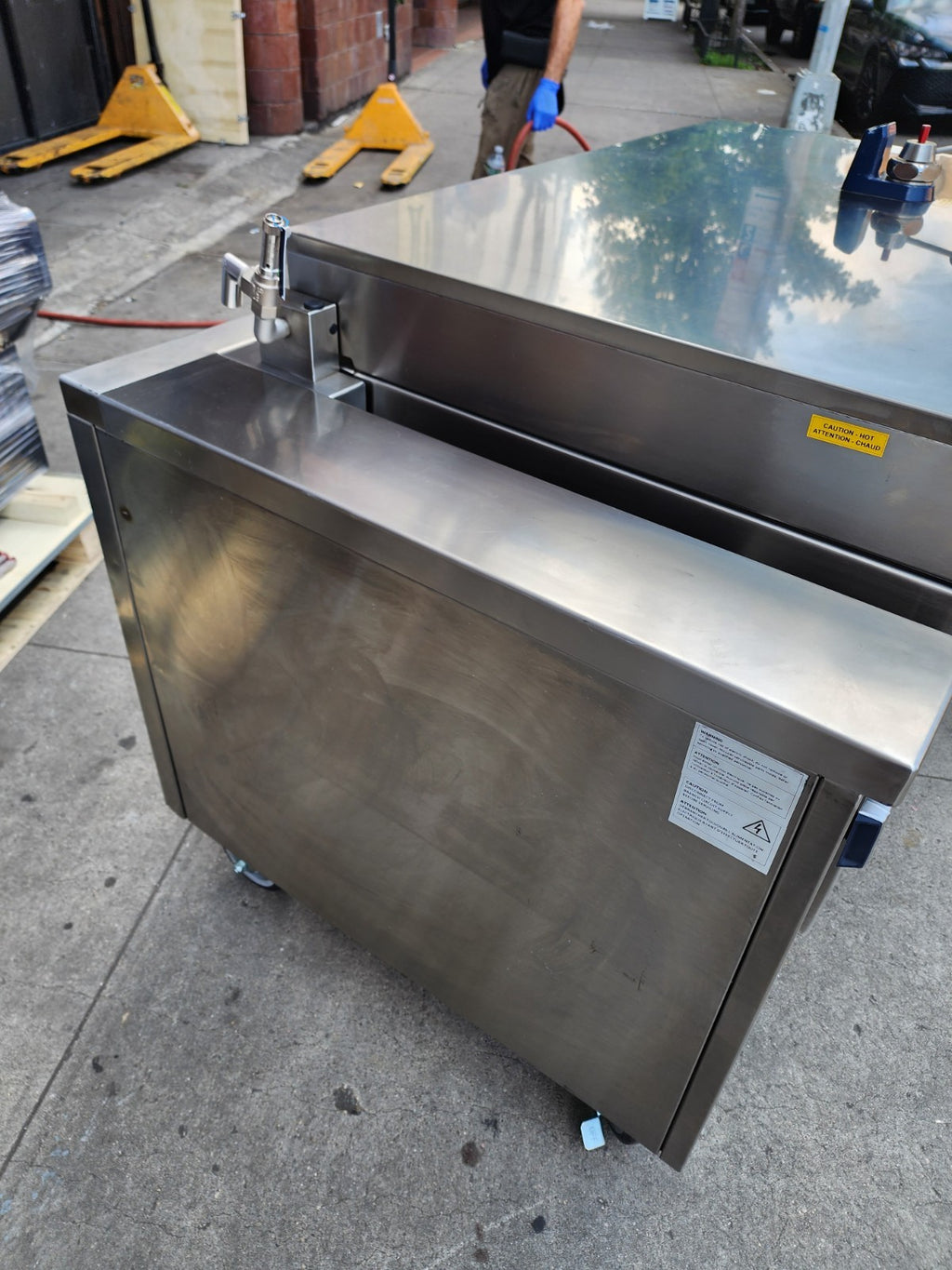 NEW Electrolux Professional 587028 45 gal. Tilting Electric Pressure Braising Pan