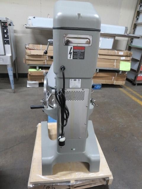 Globe SP40 40 Qt. Planetary Floor Mixer with Guard & Standard Accessories - 208V Brand New