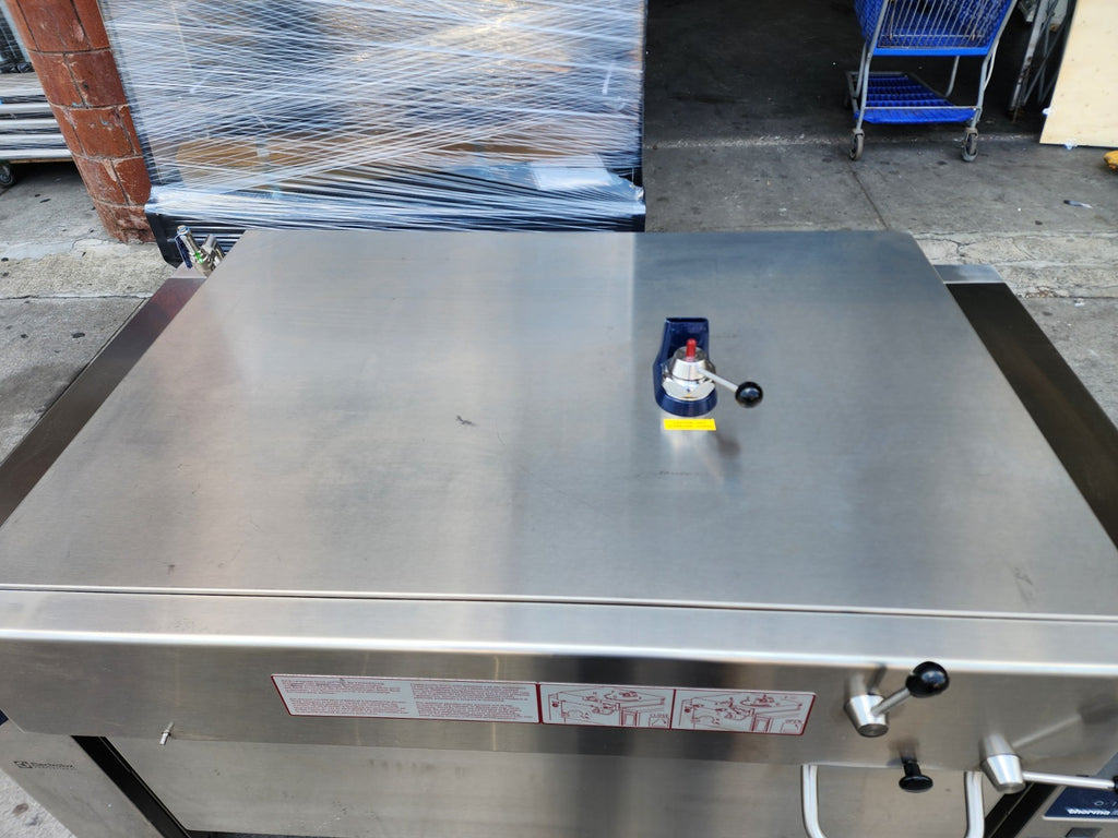 NEW Electrolux Professional 587028 45 gal. Tilting Electric Pressure Braising Pan