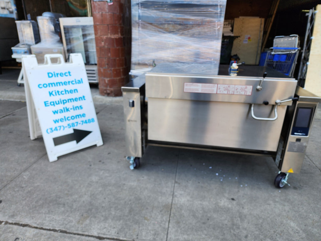 NEW Electrolux Professional 587028 45 gal. Tilting Electric Pressure Braising Pan