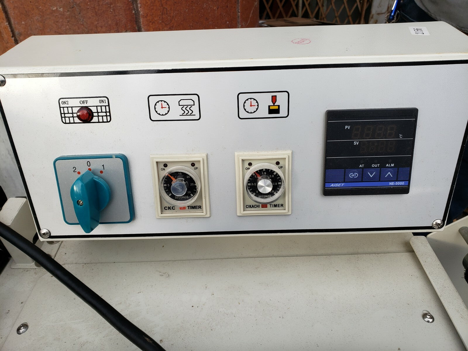 Shrink FM-5540 Wrapping System with Film Dispenser and Sealer