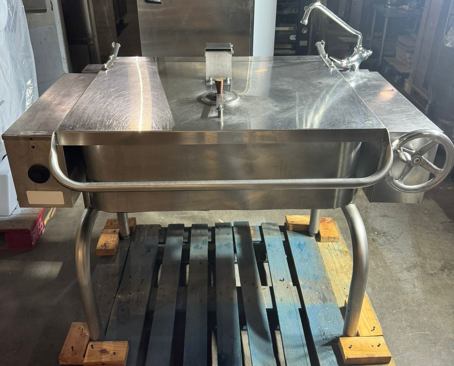 Groen FPC-3 Braising Pan 30 Gallon Tilting Skillet - 3 Phase Electric 240 Voltag