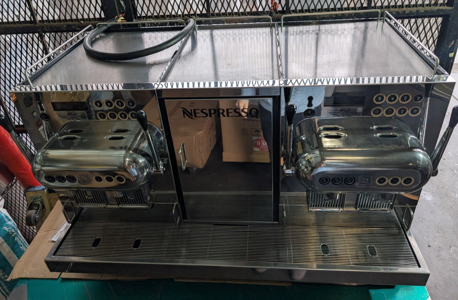 NESPRESSO COFFEE MACHINE MODEL AGUILA-4400  PROFESSIONAL
