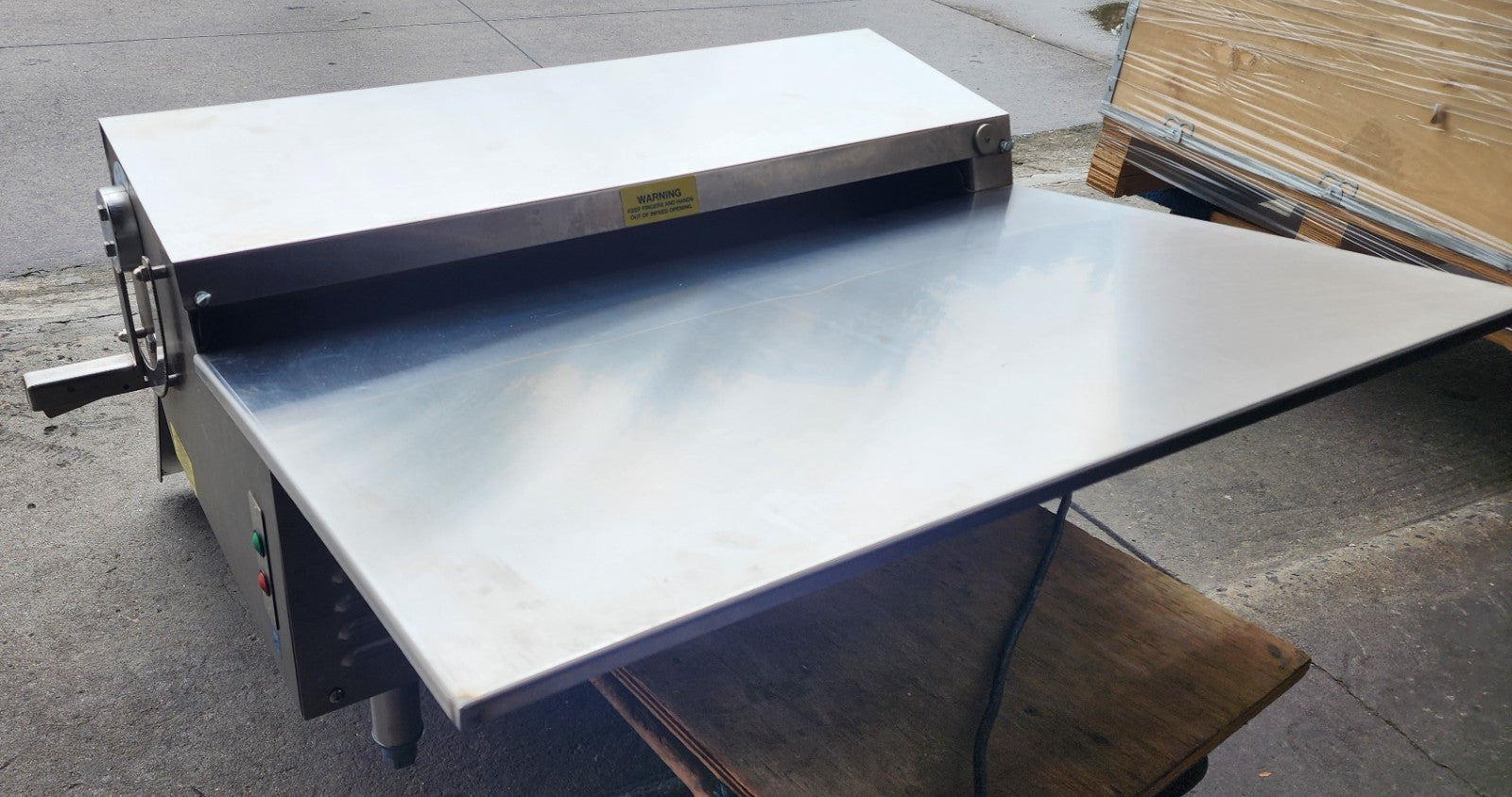 Somerset CDR-600F Countertop Fondant Sheeter w/ Tray, 30" wide tray