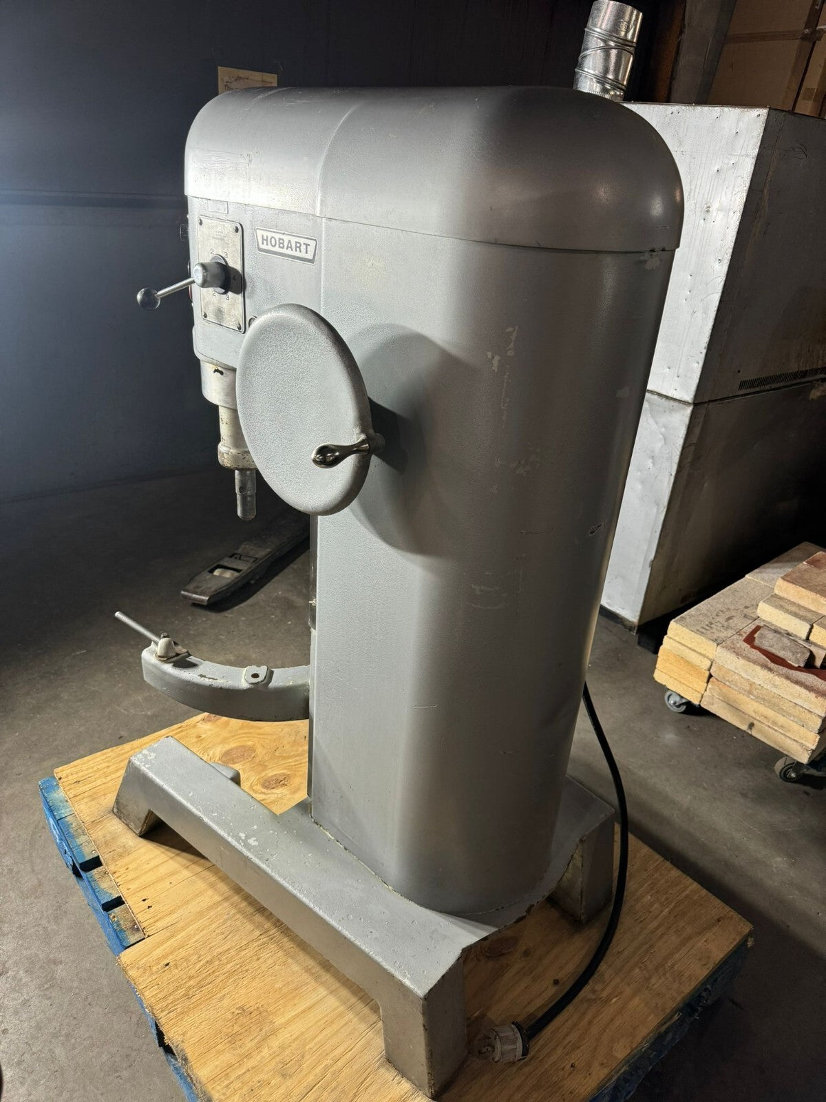 Hobart H600T 60 Quart Mixer Single PH with Timer, Very Good Condition