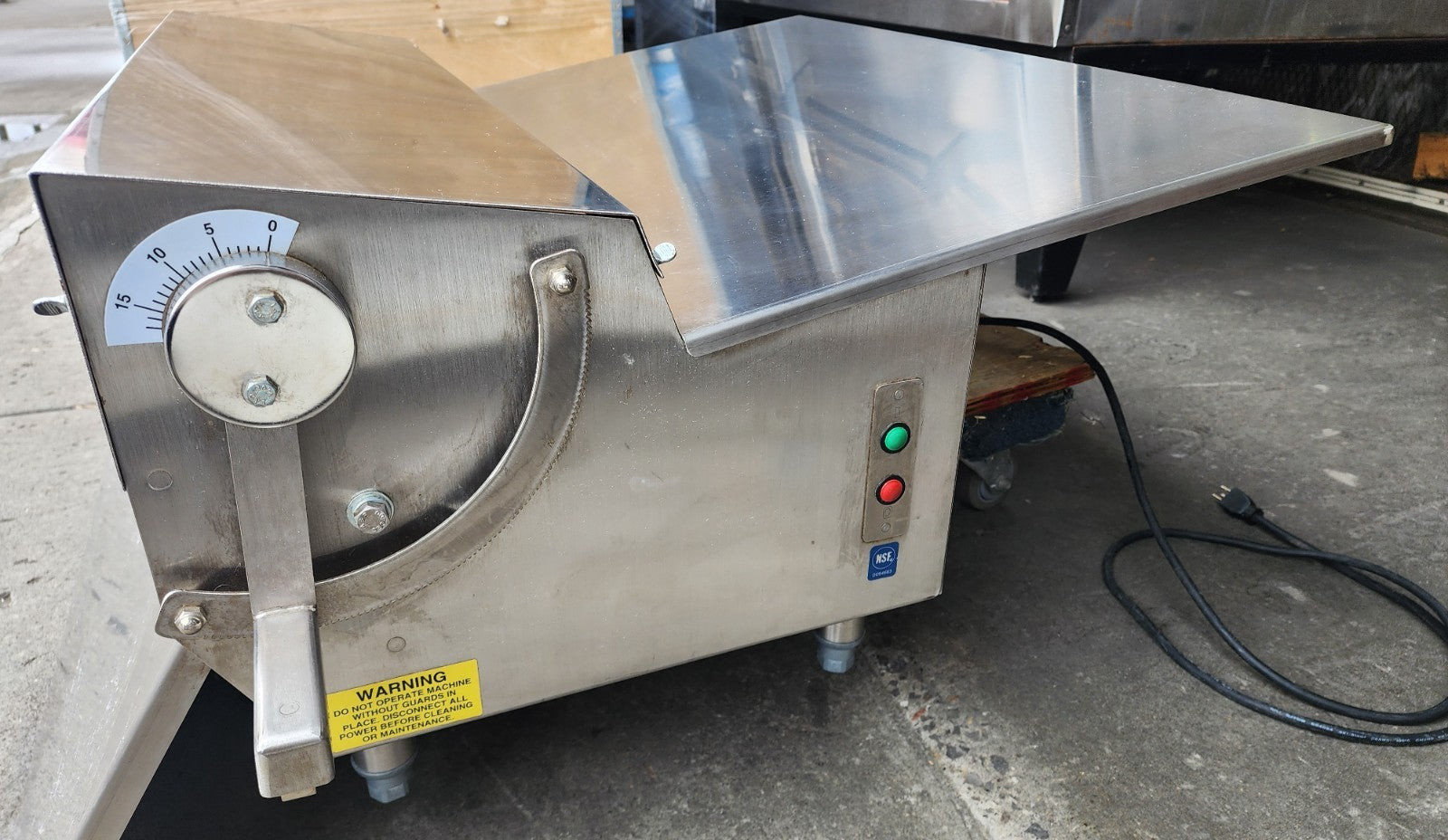 Somerset CDR-600F Countertop Fondant Sheeter w/ Tray, 30" wide tray