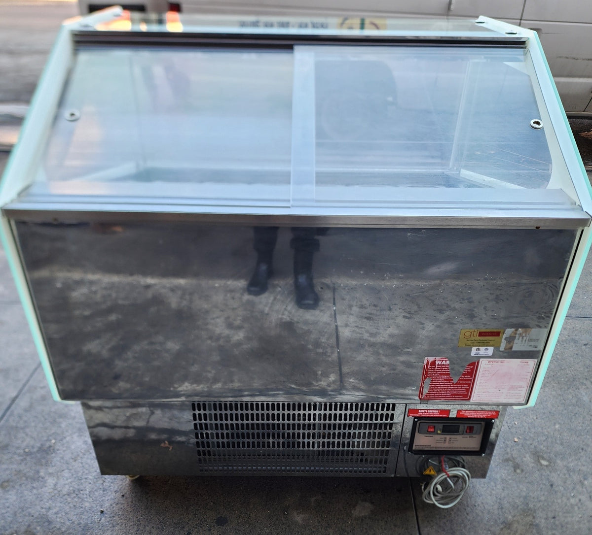 GTI Designs Model No AX-12G Gelato/Ice Cream Display case(12) 5-liter pan2