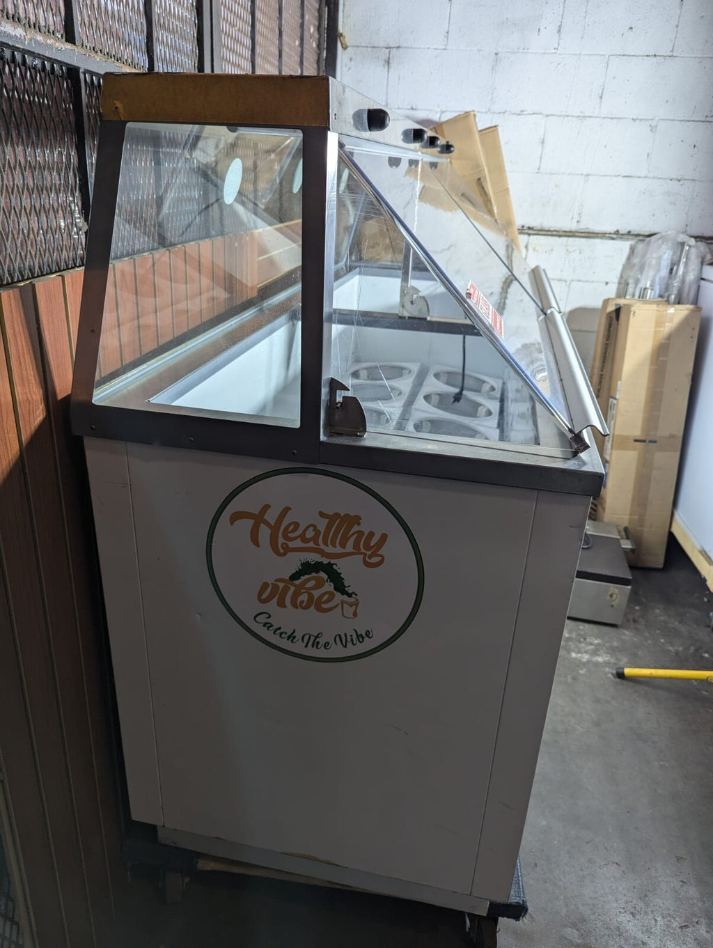 Universal 66" Ice Cream Dipping Cabinet Display Freezer (Excellent condition)3