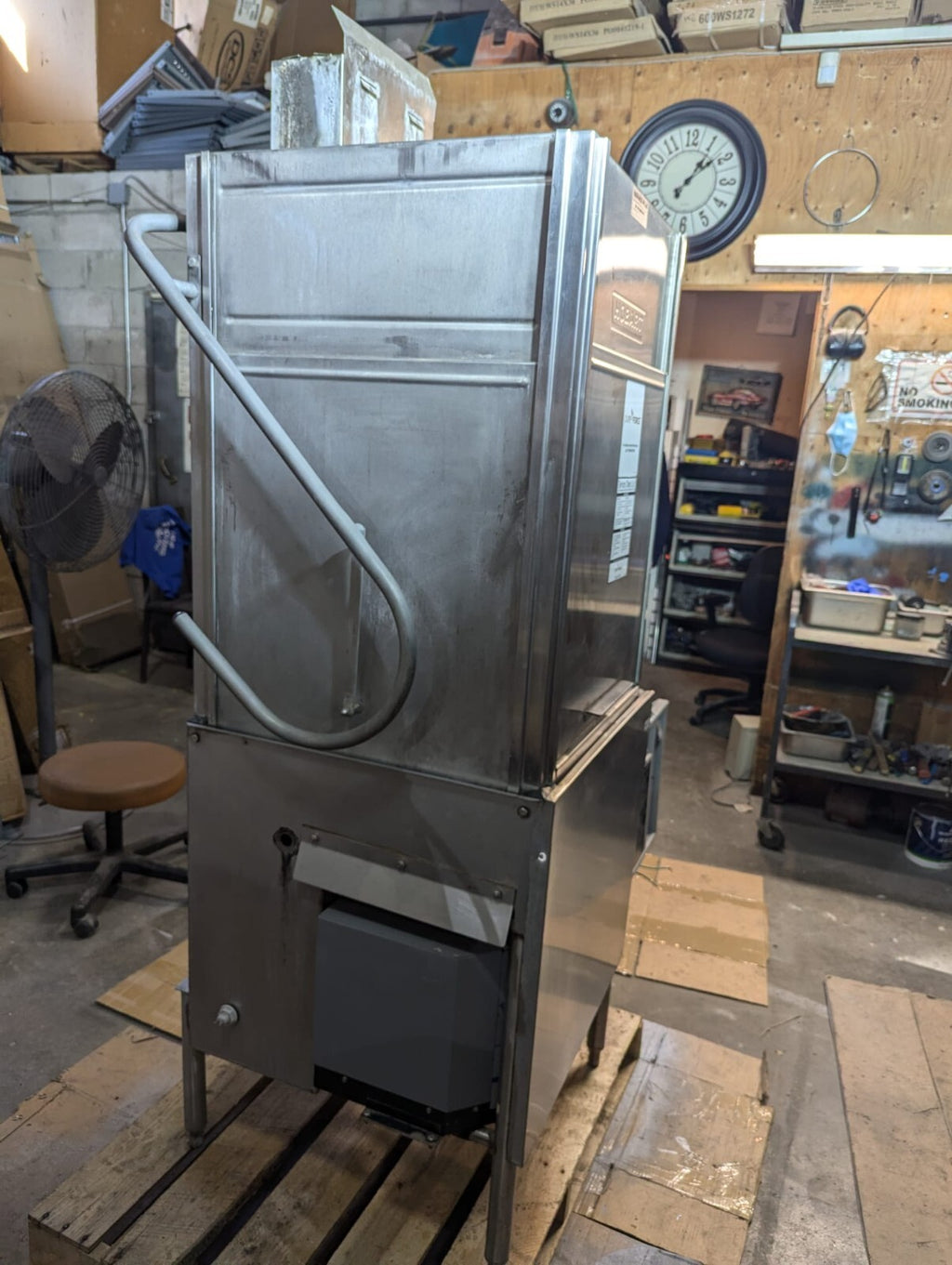 Hobart AM-14T dishwasher with build in new Booster  new overflow pipe and comple5