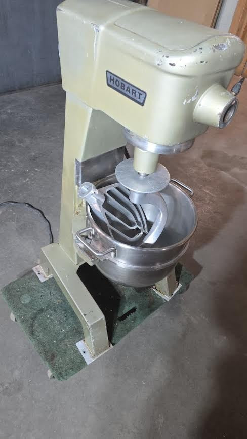 Refurbished Hobart 30 Quart Mixer D300, Used Great Condition WATCH VID!0