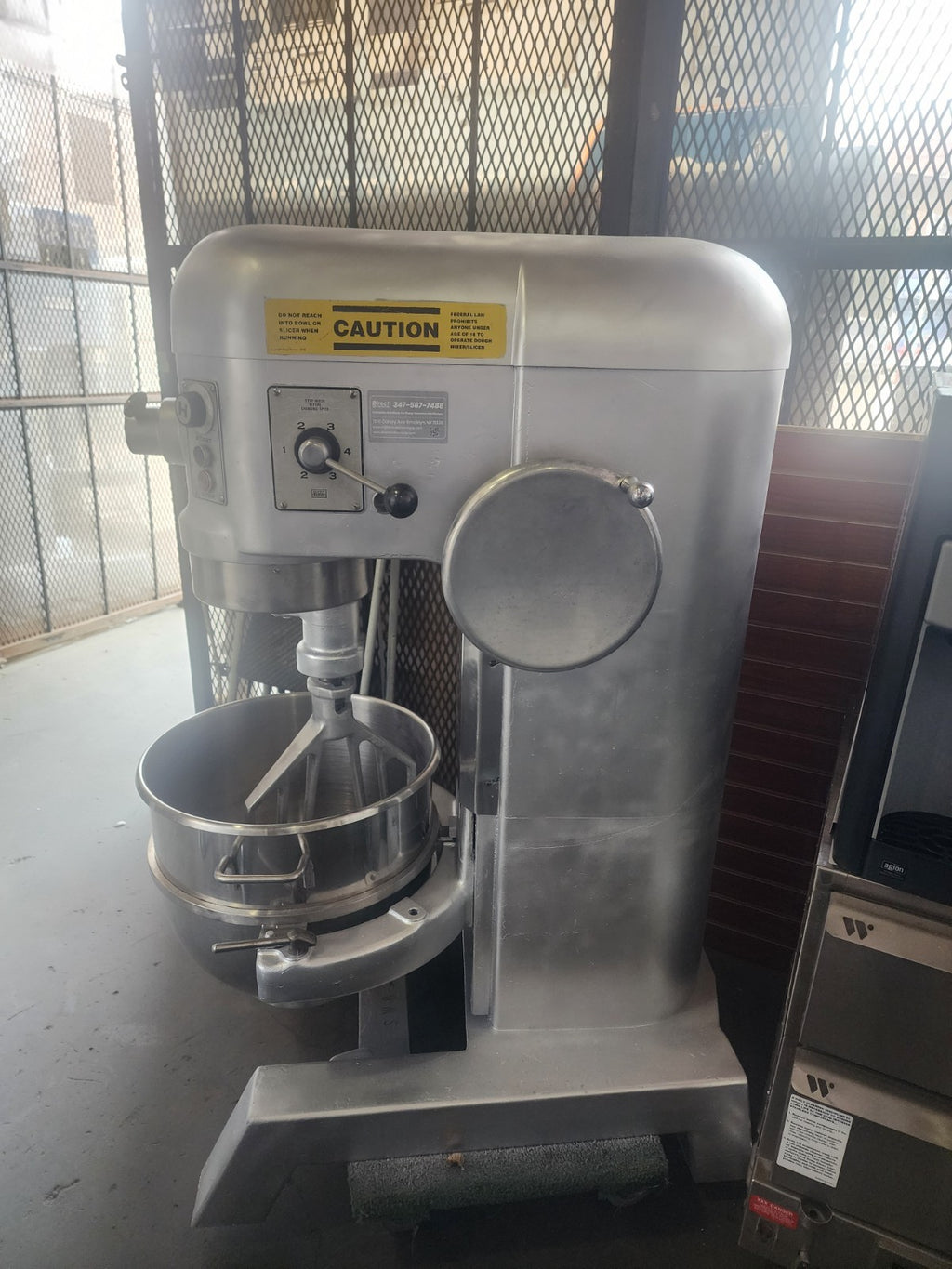 Hobart H-600T Commercial Pizza Dough Mixer 60QT 3ph 1.5hp 200V1