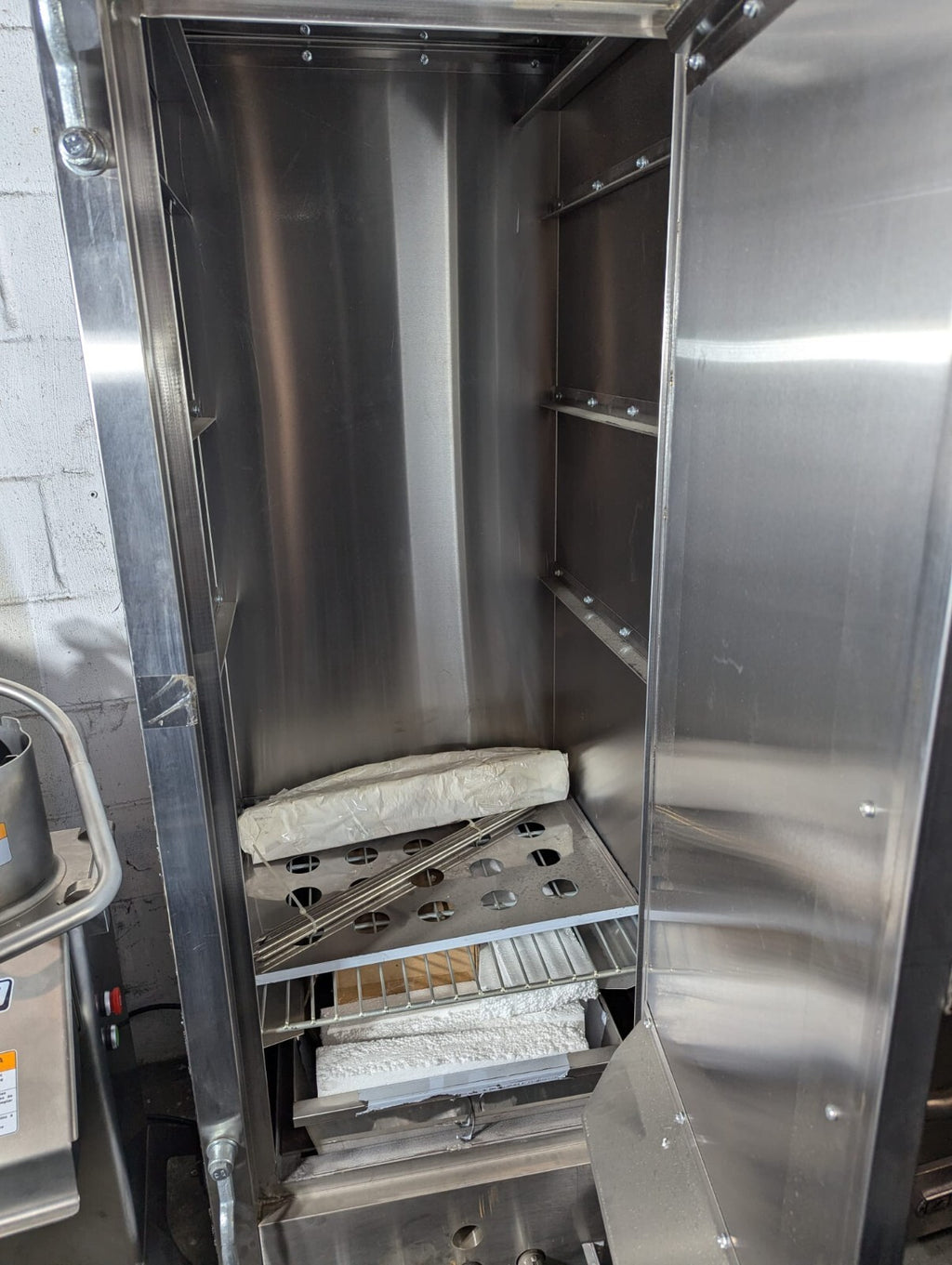 L&J CWSH2430-S 24"D x 30"L 4 Burner Stainless Steel Interior Smokehouse Oven2