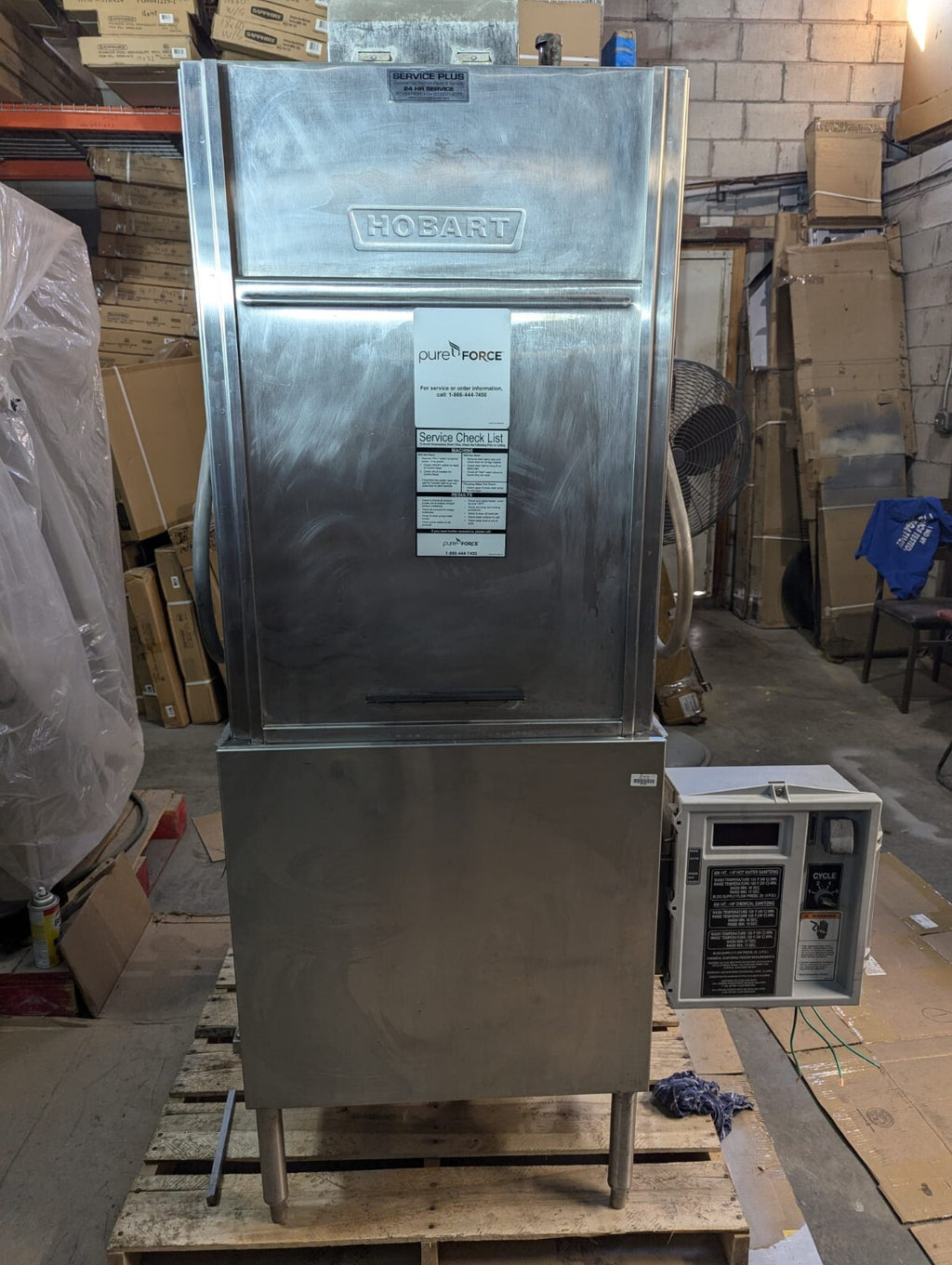 Hobart AM-14T dishwasher with build in new Booster  new overflow pipe and comple0