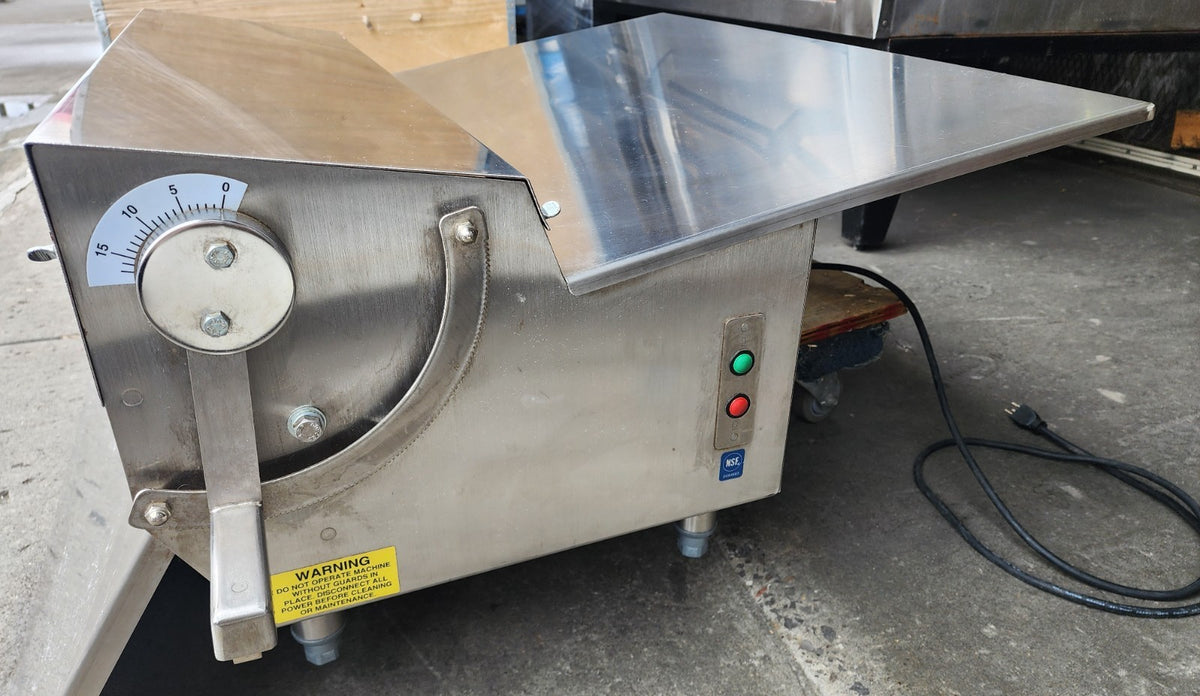 RARELY USED Somerset CDR-600F Countertop Fondant Sheeter w/ Tray, 30" wide tray2