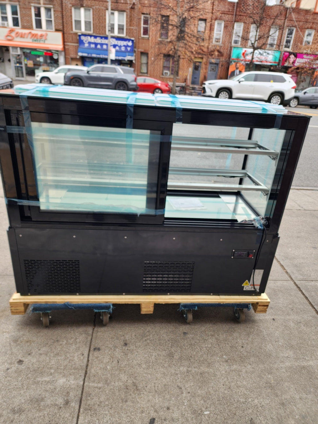 Spartan Refrigeration Model SCC-60 Refrigerated Display Case for Deli Cakes etc2