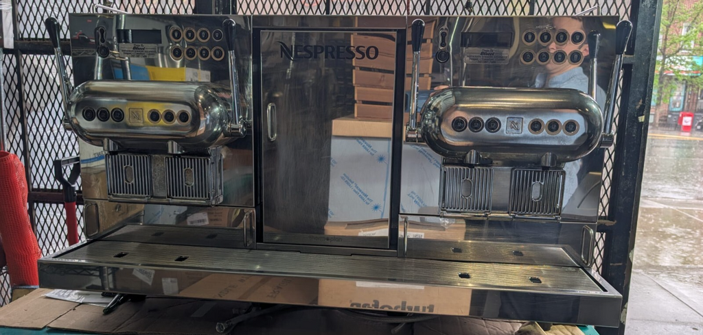 NESPRESSO COFFE MACHINE MODEL AGUILA-4400  PROFESSIONAL Espresso machine0