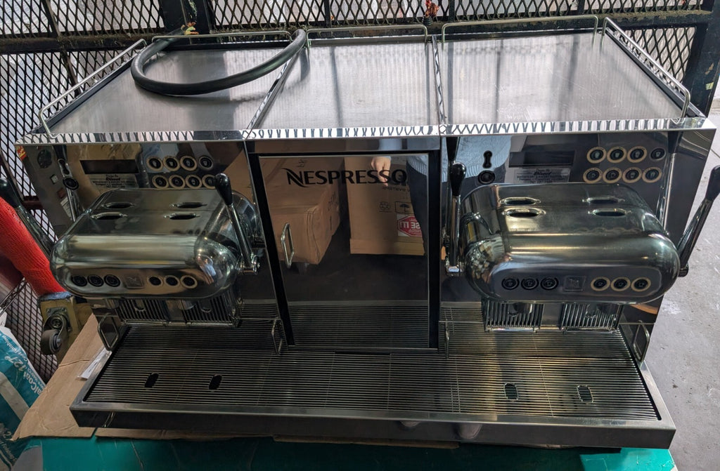 NESPRESSO COFFE MACHINE MODEL AGUILA-4400  PROFESSIONAL Espresso machine1