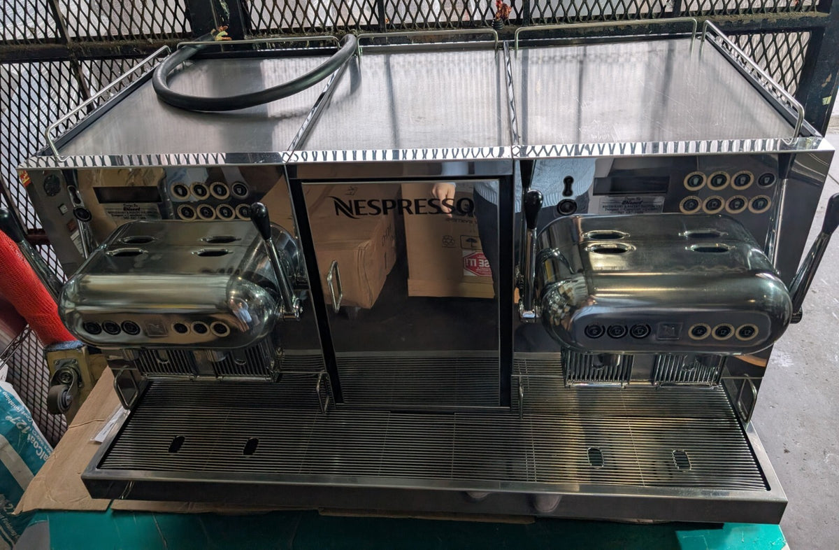 NESPRESSO COFFE MACHINE MODEL AGUILA-4400  PROFESSIONAL Espresso machine1