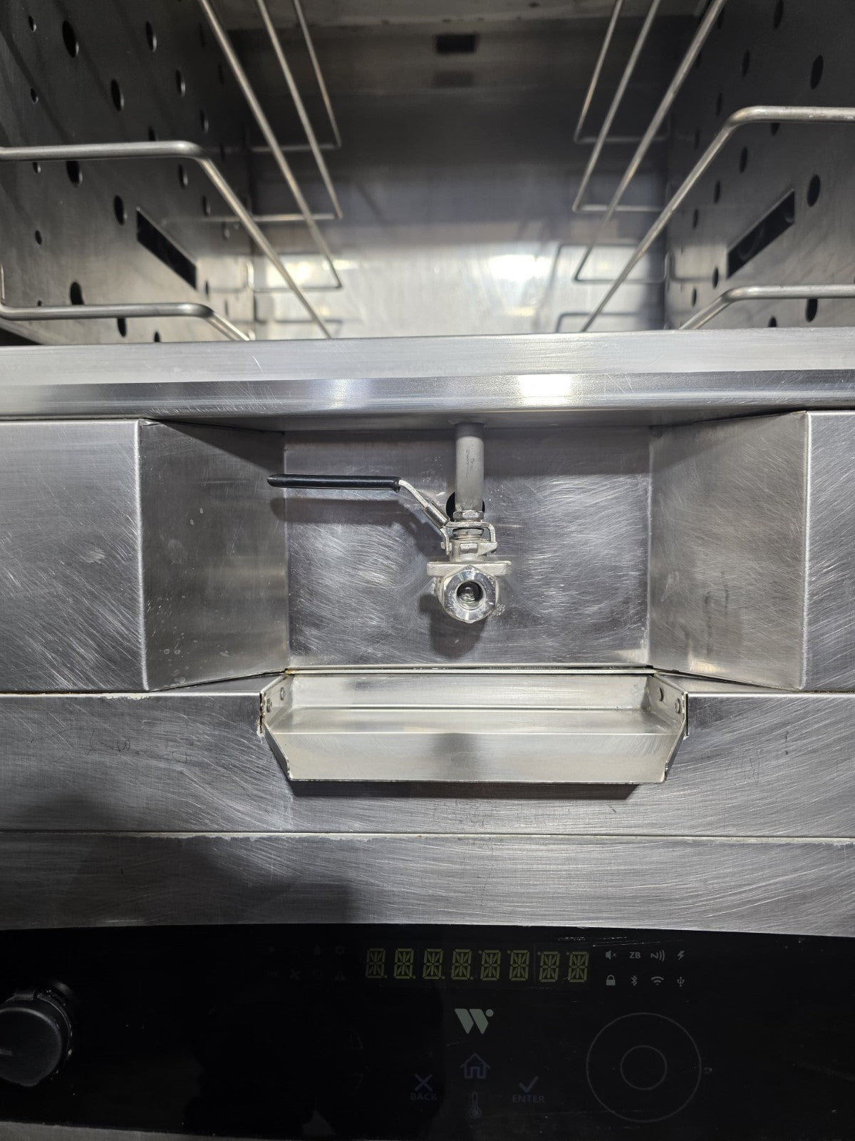 04-24 Winston CHV5-05UV-ST, 208/240v Electric  Cook &Hold Oven,10 Pan Capacity8