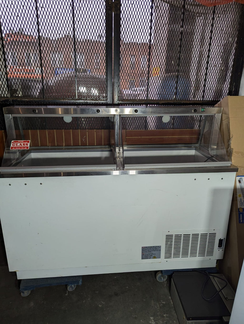 Universal 66" Ice Cream Dipping Cabinet Display Freezer (Excellent condition)0