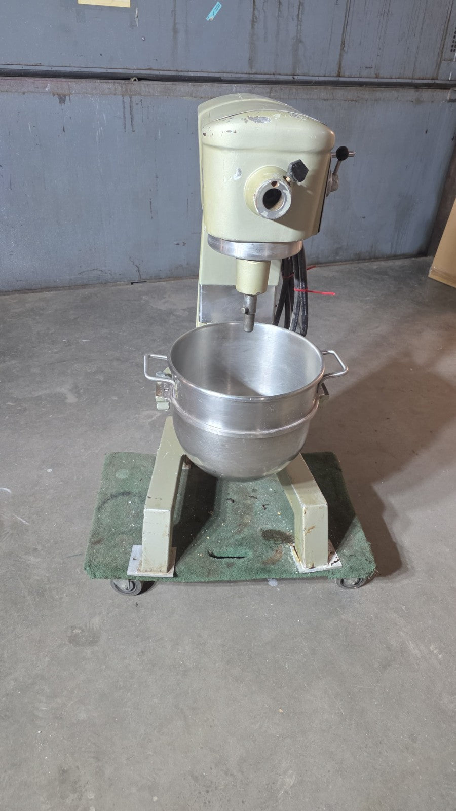 Refurbished Hobart 30 Quart Mixer D300, Used Great Condition WATCH VID!1