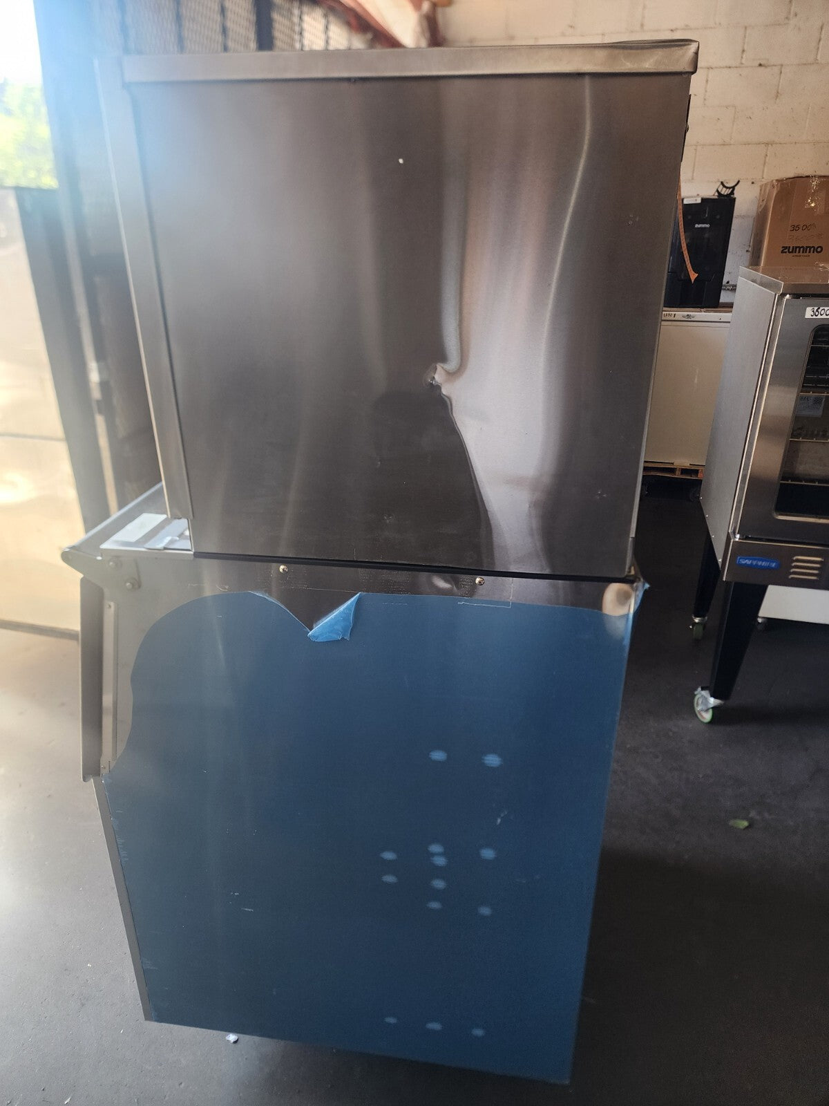 Hoshizaki KMD-530MRJZ Ice Maker Cube-Style with  BD-500SF 30" Ice Bin - 500 lbs2