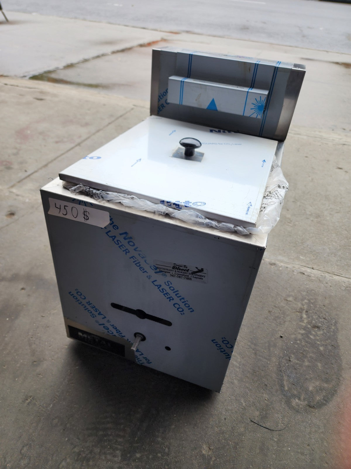 Uniworld Food Service Equipment UGF-71H 11 Inch Deep Fryer Propane Gas with Bask4